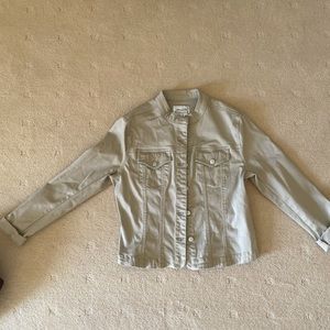 Chic beige jacket with crew neck